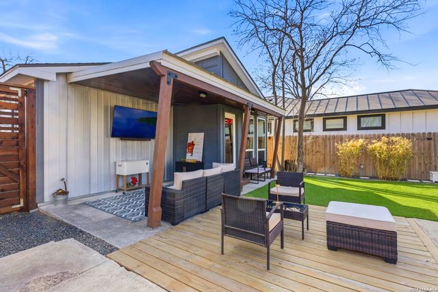 227 E BAYLOR, San Antonio, TX 78204