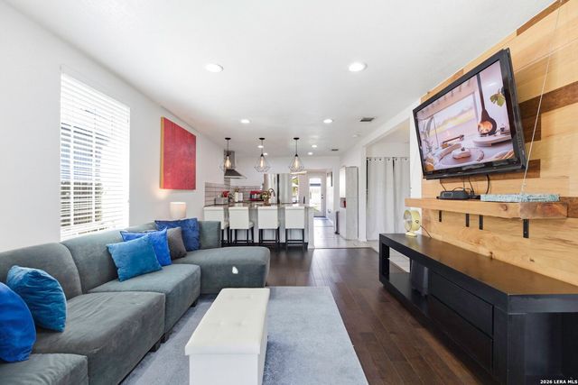 227 E BAYLOR, San Antonio, TX 78204