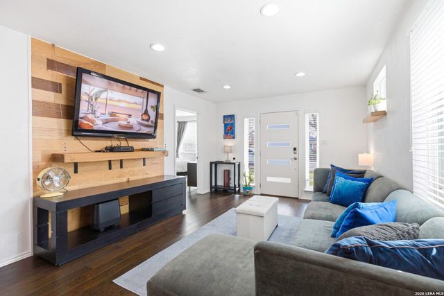 227 E BAYLOR, San Antonio, TX 78204