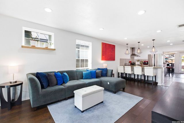 227 E BAYLOR, San Antonio, TX 78204