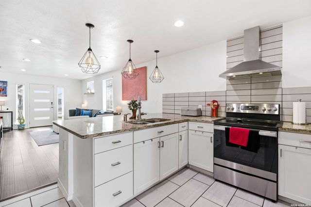 227 E BAYLOR, San Antonio, TX 78204