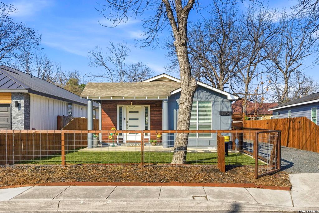 227 E BAYLOR, San Antonio, TX 78204