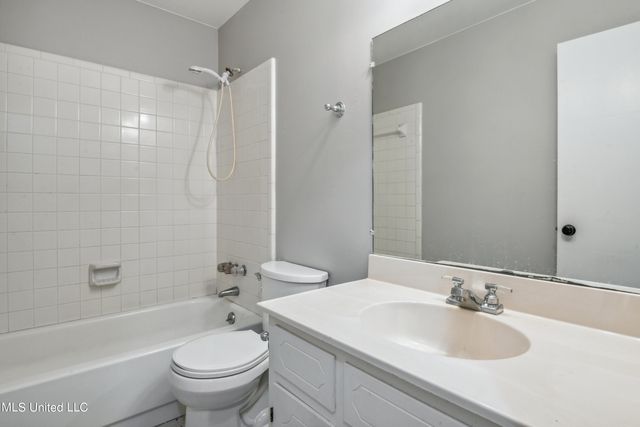92 Hunter Drive, Ocean Springs, MS 39564