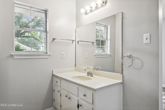 92 Hunter Drive, Ocean Springs, MS 39564