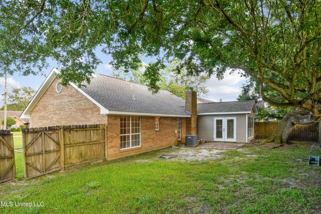 92 Hunter Drive, Ocean Springs, MS 39564