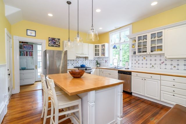 8 Charles St, Natick, MA 01760