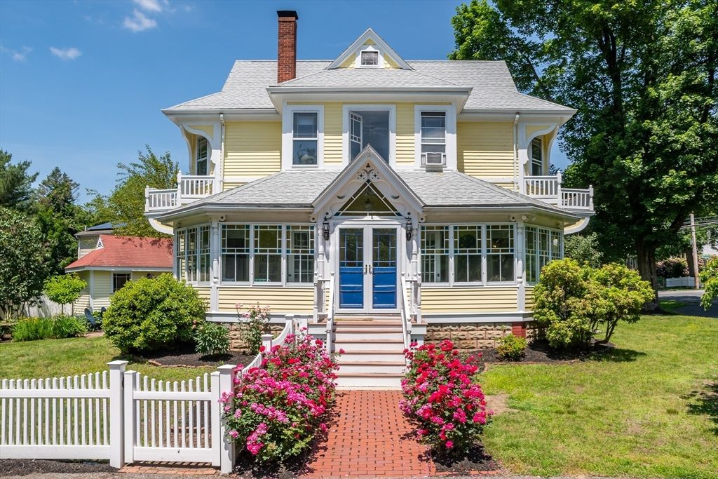 8 Charles St, Natick, MA 01760