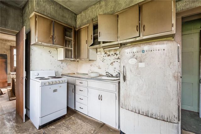 606 E Springfield Road, High Point, NC 27263