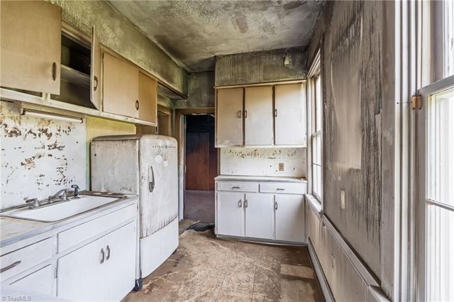 606 E Springfield Road, High Point, NC 27263