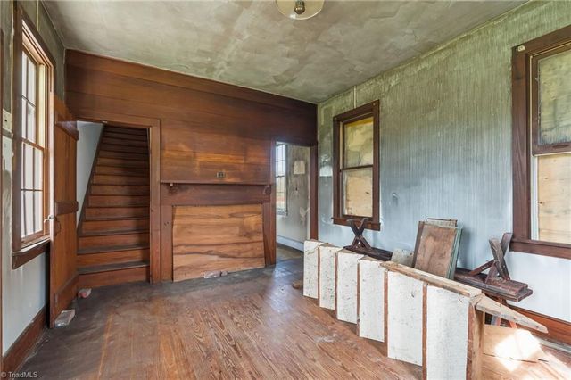 606 E Springfield Road, High Point, NC 27263