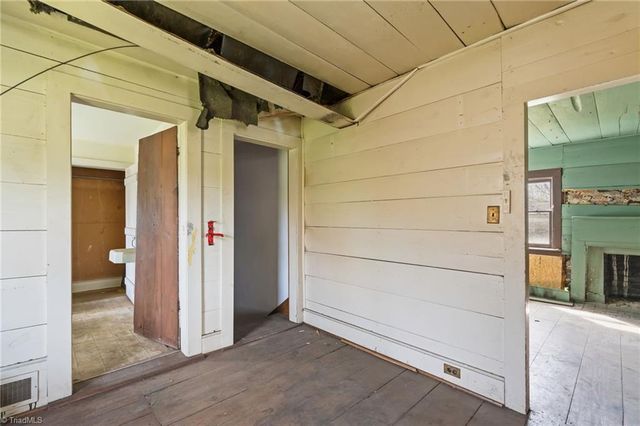 606 E Springfield Road, High Point, NC 27263