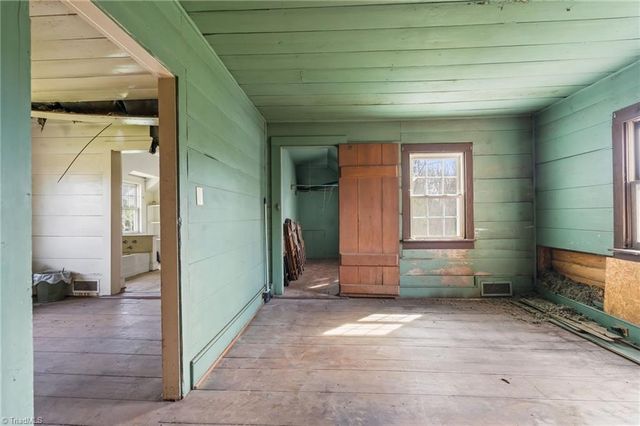 606 E Springfield Road, High Point, NC 27263