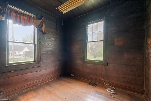 606 E Springfield Road, High Point, NC 27263