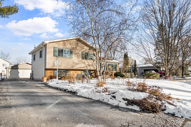 325 Hillandale Drive, Round Lake, IL 60073