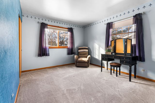 325 Hillandale Drive, Round Lake, IL 60073