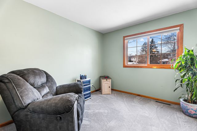 325 Hillandale Drive, Round Lake, IL 60073