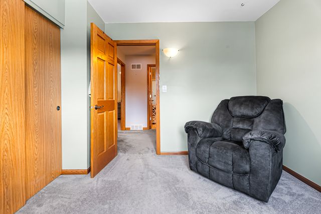 325 Hillandale Drive, Round Lake, IL 60073