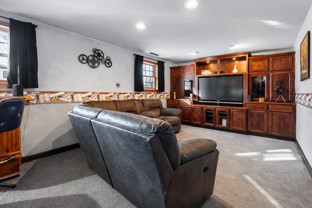 325 Hillandale Drive, Round Lake, IL 60073