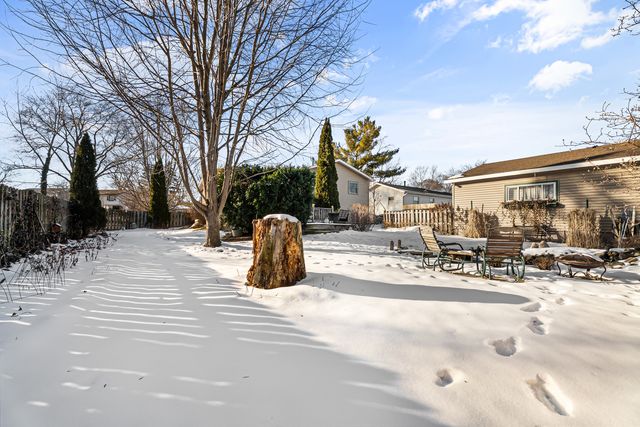 325 Hillandale Drive, Round Lake, IL 60073