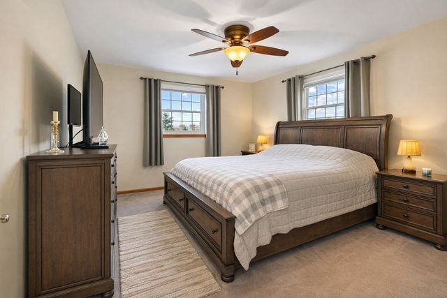 325 Hillandale Drive, Round Lake, IL 60073