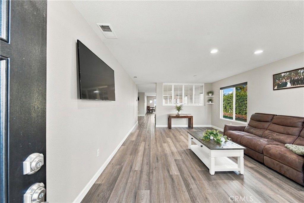 28228 Alton, Castaic, CA 91384 — photo 3
