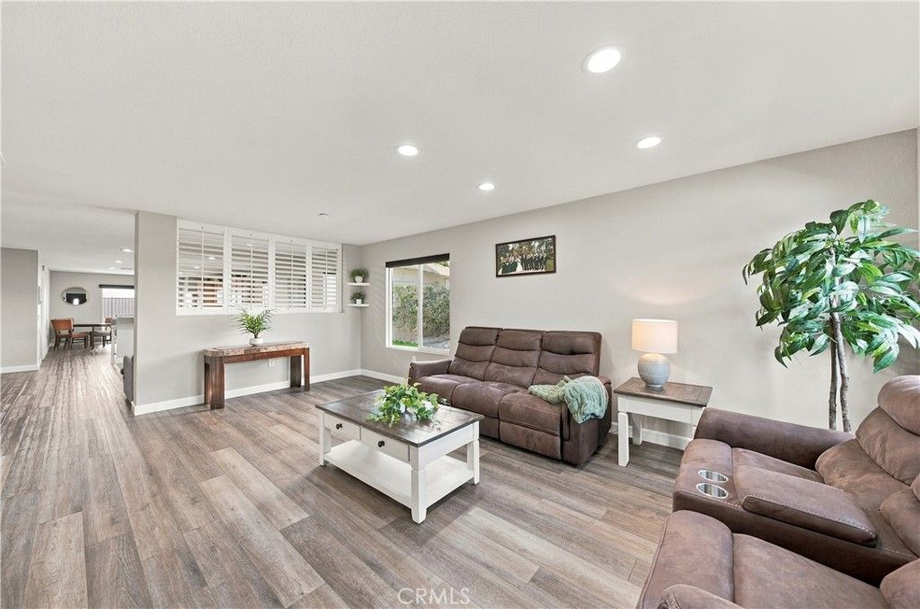 28228 Alton, Castaic, CA 91384 — photo 4