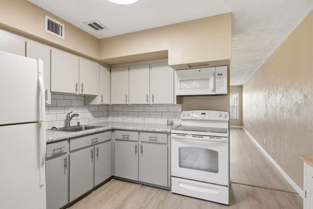 2451 CANADIAN WAY 31, Clearwater, FL 33763