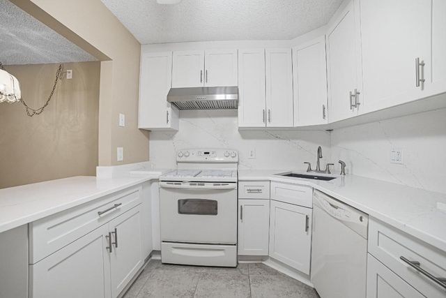 128 Lake Pine Circle B-1, Greenacres, FL 33463