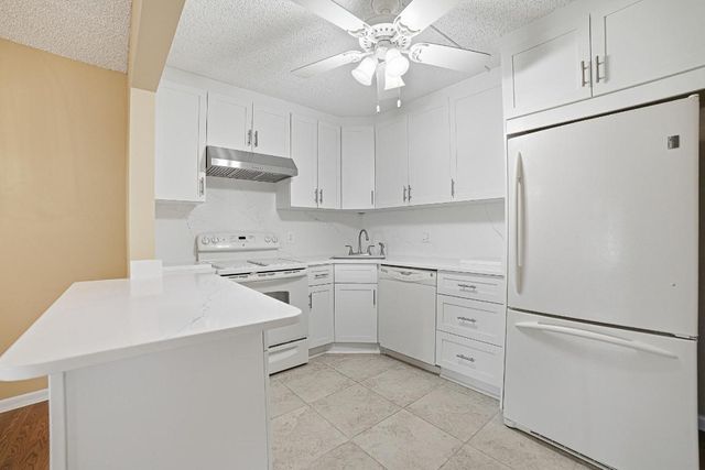 128 Lake Pine Circle B-1, Greenacres, FL 33463