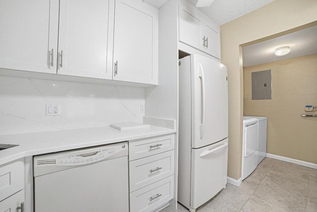 128 Lake Pine Circle B-1, Greenacres, FL 33463