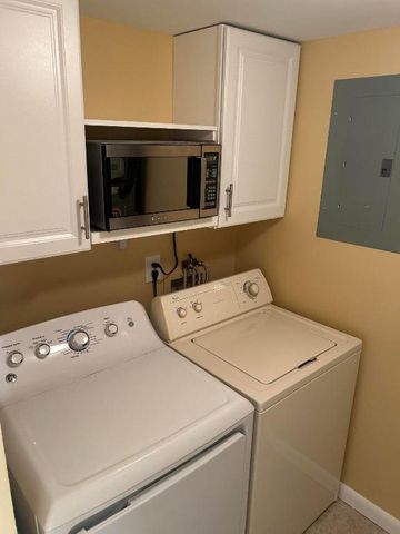 128 Lake Pine Circle B-1, Greenacres, FL 33463