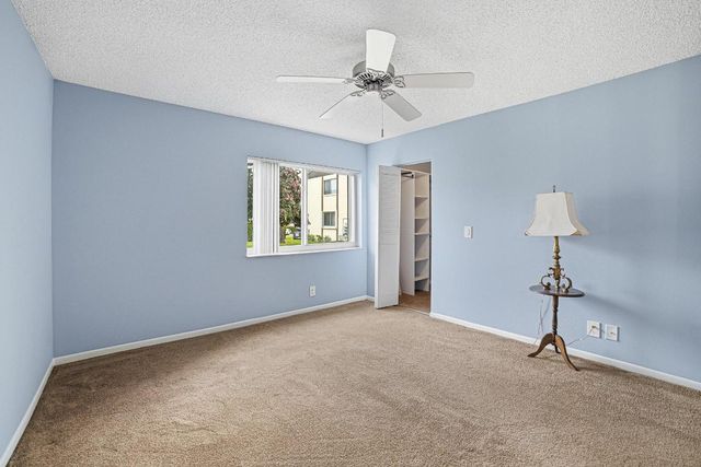 128 Lake Pine Circle B-1, Greenacres, FL 33463