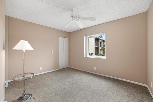 128 Lake Pine Circle B-1, Greenacres, FL 33463