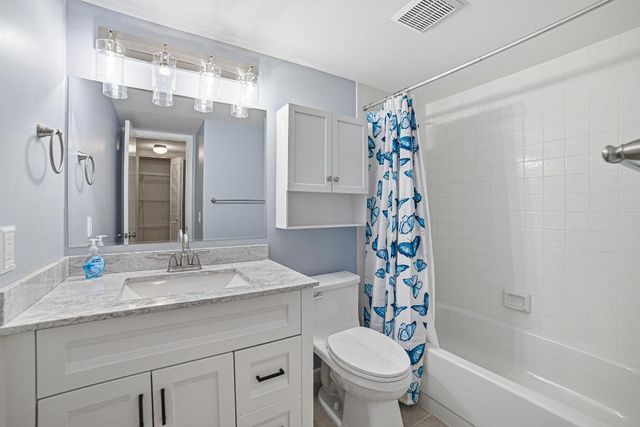 128 Lake Pine Circle B-1, Greenacres, FL 33463