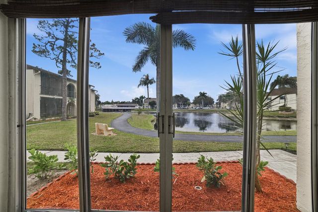 128 Lake Pine Circle B-1, Greenacres, FL 33463