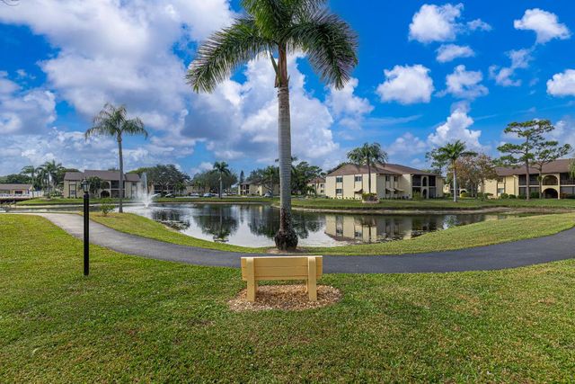 128 Lake Pine Circle B-1, Greenacres, FL 33463