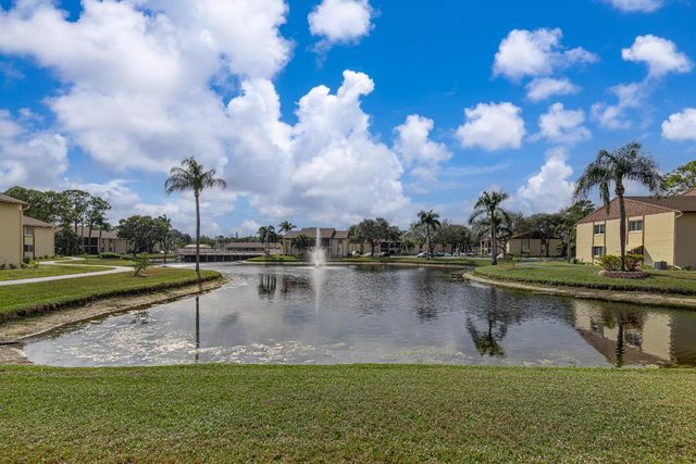 128 Lake Pine Circle B-1, Greenacres, FL 33463