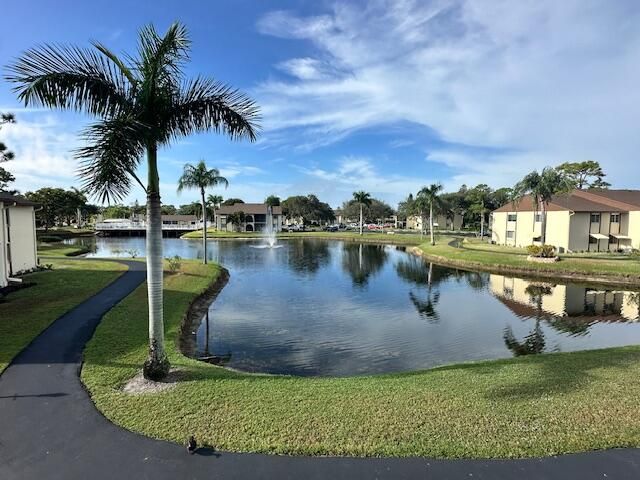 128 Lake Pine Circle B-1, Greenacres, FL 33463