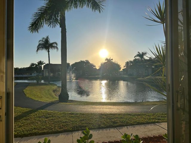 128 Lake Pine Circle B-1, Greenacres, FL 33463