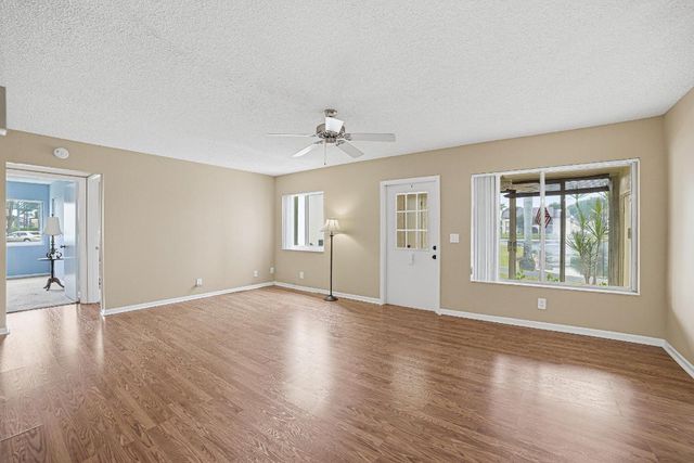 128 Lake Pine Circle B-1, Greenacres, FL 33463