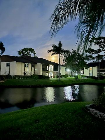 128 Lake Pine Circle B-1, Greenacres, FL 33463