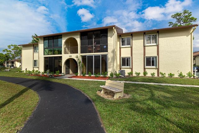 128 Lake Pine Circle B-1, Greenacres, FL 33463