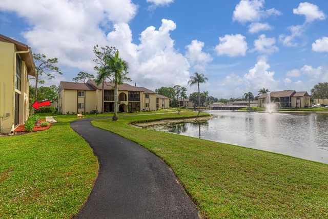 128 Lake Pine Circle B-1, Greenacres, FL 33463