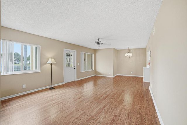 128 Lake Pine Circle B-1, Greenacres, FL 33463