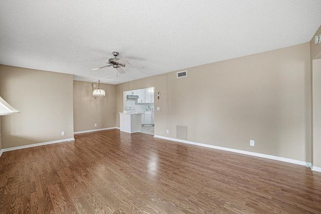 128 Lake Pine Circle B-1, Greenacres, FL 33463