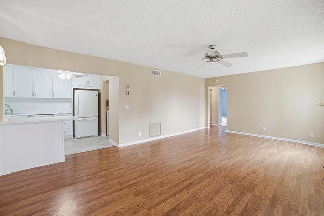 128 Lake Pine Circle B-1, Greenacres, FL 33463