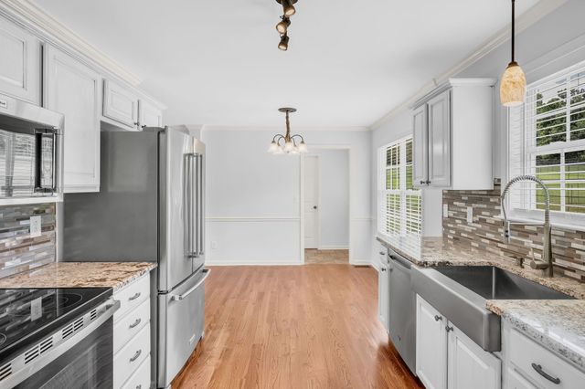 106 Sherrolyn Ct, Burns, TN 37029