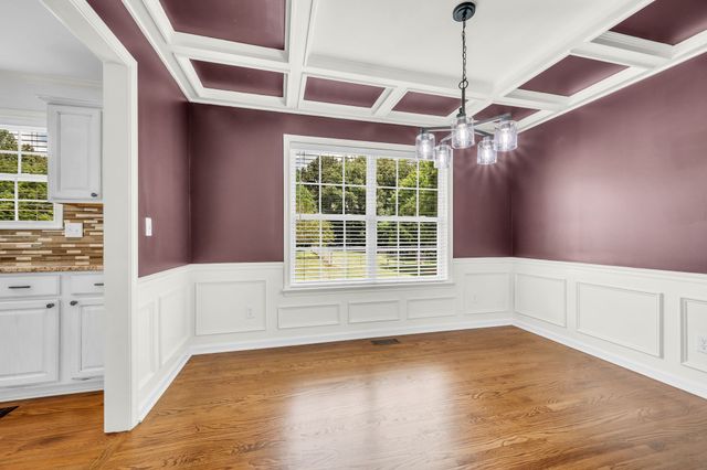 106 Sherrolyn Ct, Burns, TN 37029