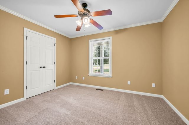 106 Sherrolyn Ct, Burns, TN 37029