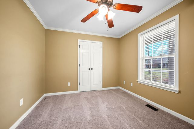 106 Sherrolyn Ct, Burns, TN 37029